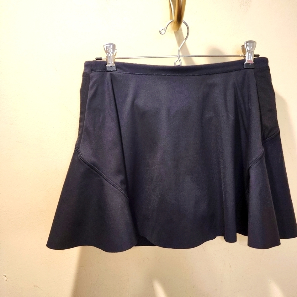ATHLETA Women's Black flare mini skort size XS